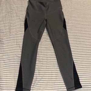Under Armour heatgear gray and black compression leggings size small!